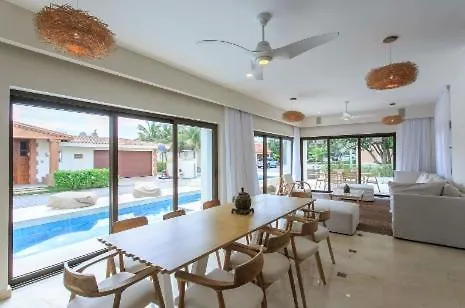 Unique Villa In Playacar- Block From The Beach 普拉亚卡门 度假居