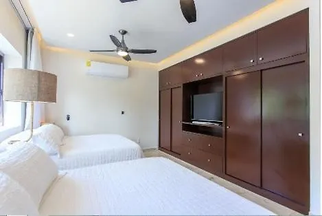 Unique Villa In Playacar- Block From The Beach 普拉亚卡门 墨西哥