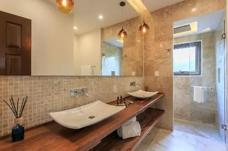 Unique Villa In Playacar- Block From The Beach 普拉亚卡门 度假居