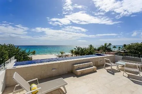 Unique Villa In Playacar- Block From The Beach 普拉亚卡门